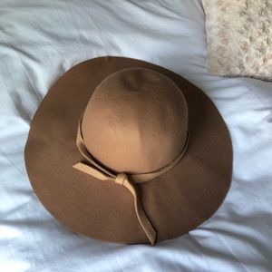 Women’s hat, beige. Never worn